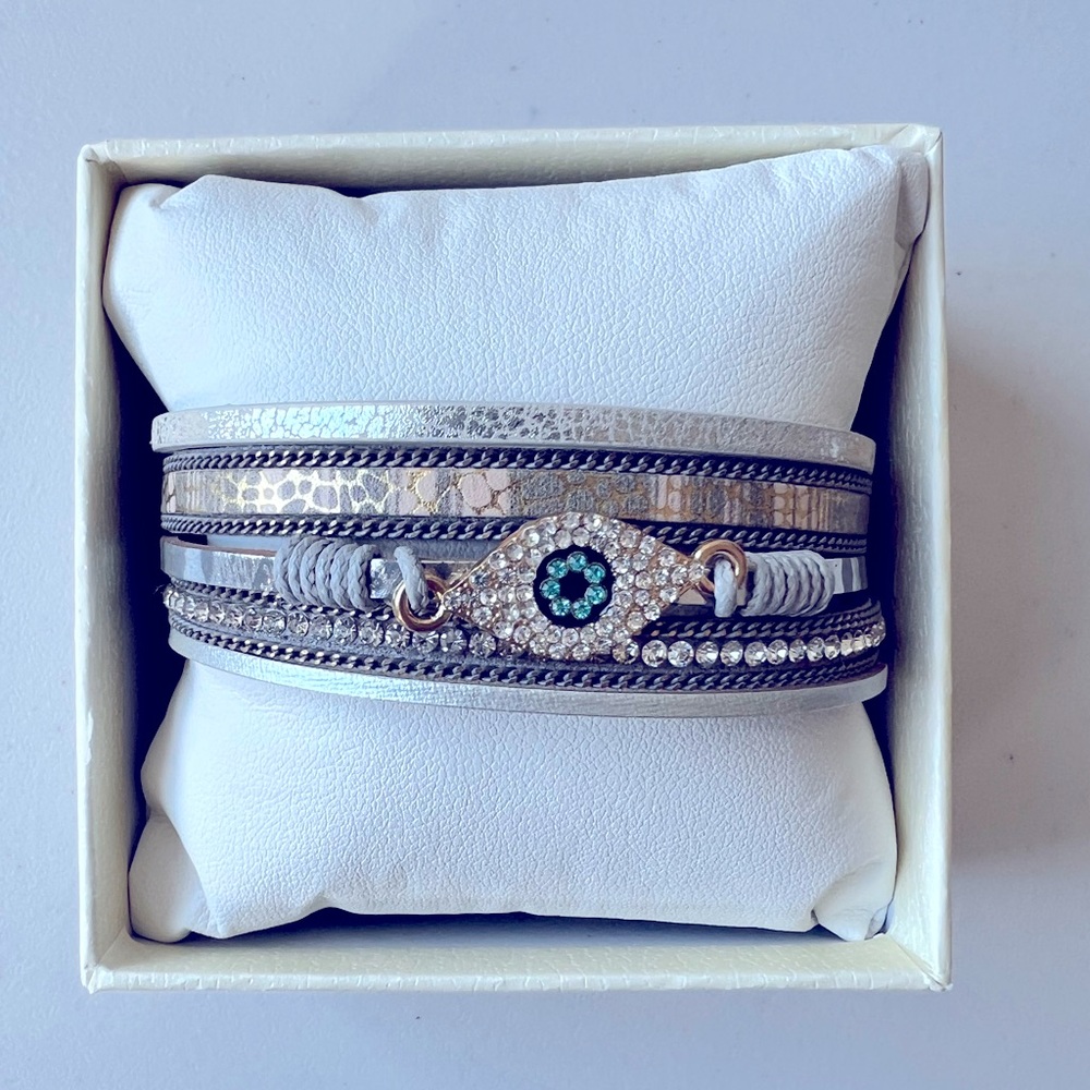 NWT BNIB Women’s Saachi Grey Vegan Leather Evil Eye Bracelet